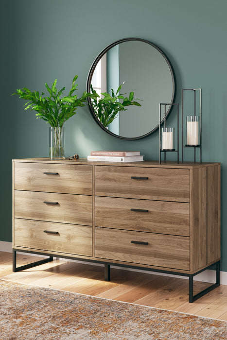 Deanlow - Honey - Six Drawer Dresser