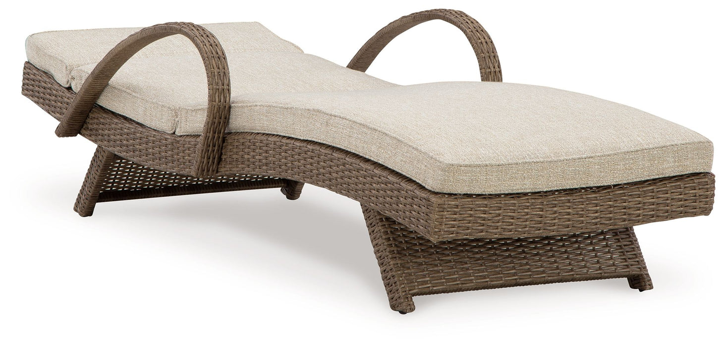 Beachcroft - Beige - Chaise Lounge Con Cojín