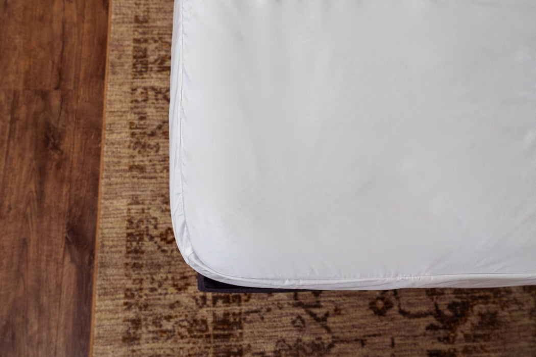 California King Fully Encased Mattress Protector - White