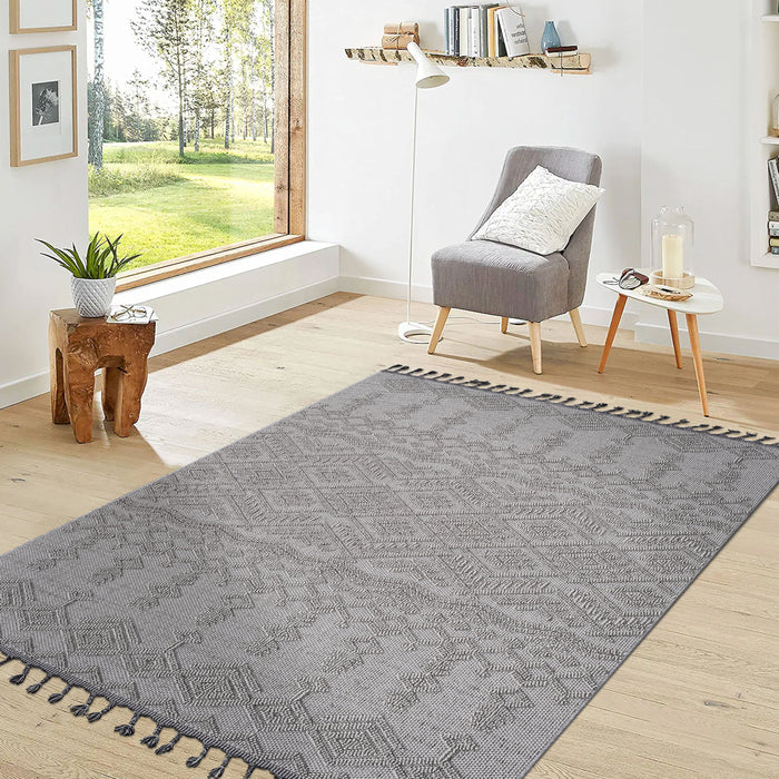 Guros - 4' x 6' Traditional Indoor / Outdoor Area Rug - White