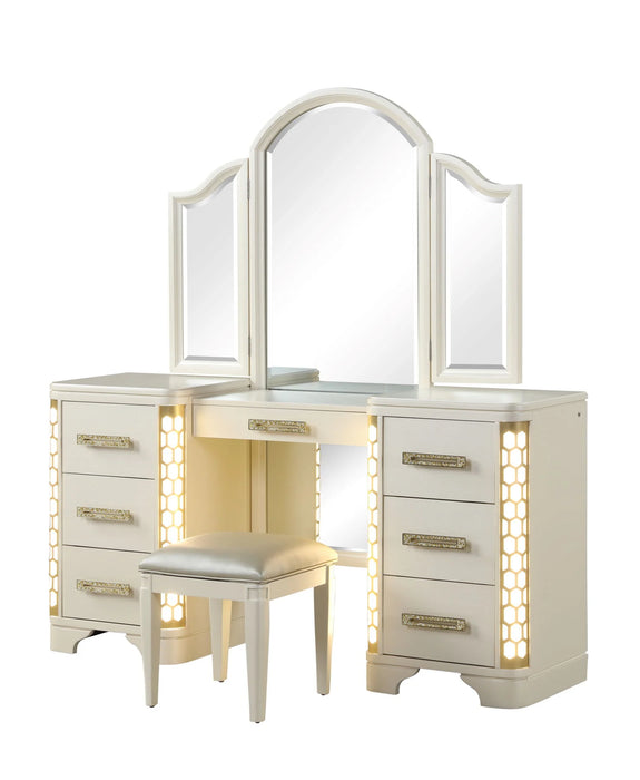 5 PC Queen/King Bedroom set with Vanity